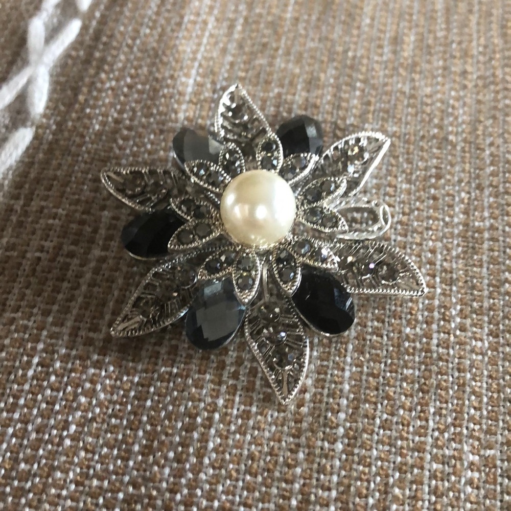 3/$15Premier brooch pin necklace clip pearl silver